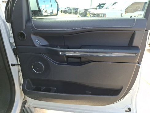 Used 2024 Ford Expedition XLT image 8