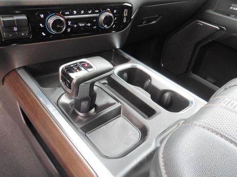 Used 2024 Chevrolet Silverado 1500 High Country w/ Technology Package AWD/4WD image 10