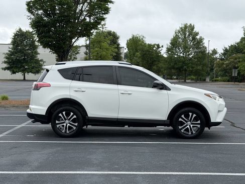 Used 2016 Toyota RAV4 LE FWD image 8