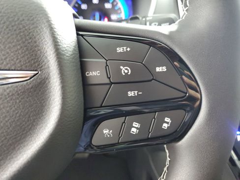 New 2026 Chrysler Pacifica Limited image 25