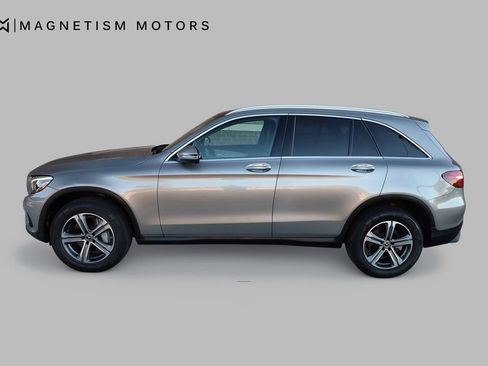 Used 2019 Mercedes-Benz GLC 300 4MATIC image 3