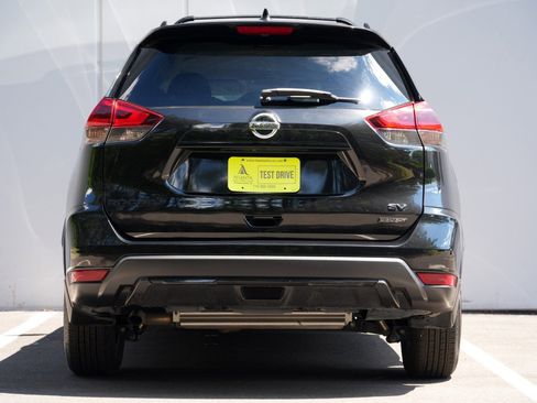 Used 2018 Nissan Rogue SV FWD image 10