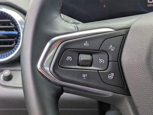 Used 2025 Chevrolet Trax LT w/ LT Convenience Package image 18