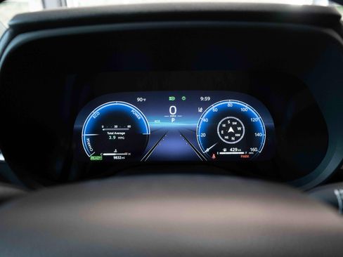 Used 2025 Toyota Sienna Platinum AWD/4WD image 16