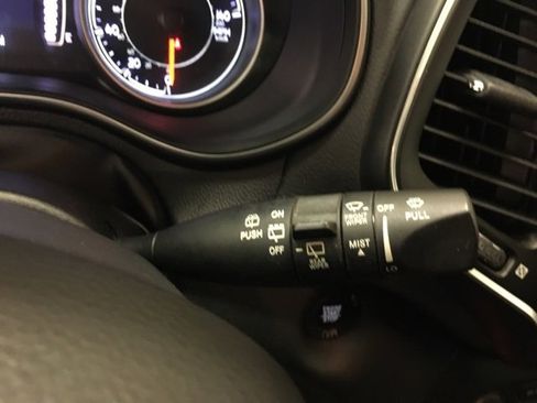 Used 2020 Jeep Cherokee Latitude Lux w/ Comfort/Convenience Group image 30