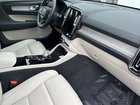 Used 2026 Volvo XC40 B5 Plus AWD/4WD image 17