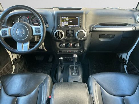 Used 2017 Jeep Wrangler Unlimited Rubicon image 10