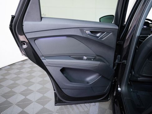 Used 2024 Audi Q4 e-tron Premium Plus image 20