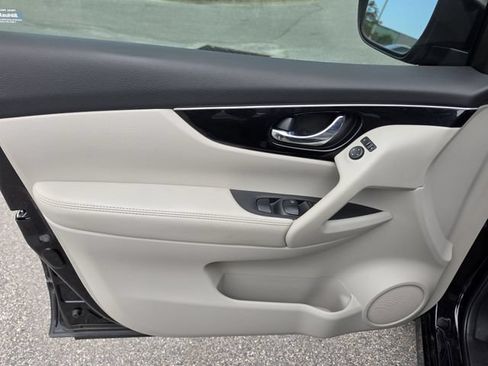 Used 2017 Nissan Rogue Sport SL FWD image 17