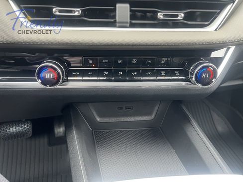 New 2026 Chevrolet Equinox LT w/ Convenience Package II AWD/4WD image 9