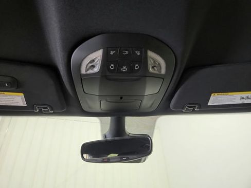 Used 2025 Chrysler Pacifica Select FWD image 30