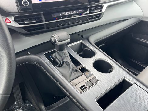 Used 2025 Toyota Sienna XLE image 43