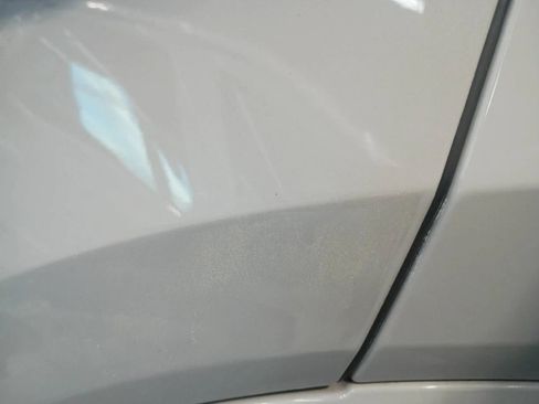 Used 2023 Porsche Cayenne Platinum Edition image 32