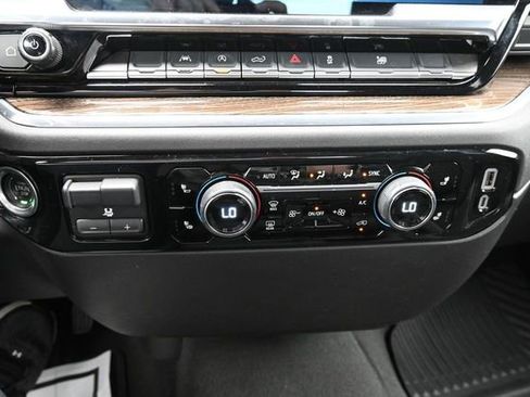 Used 2025 Chevrolet Silverado 1500 LT AWD/4WD image 46