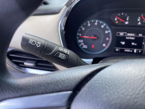 Used 2023 Chevrolet Traverse LS FWD image 18