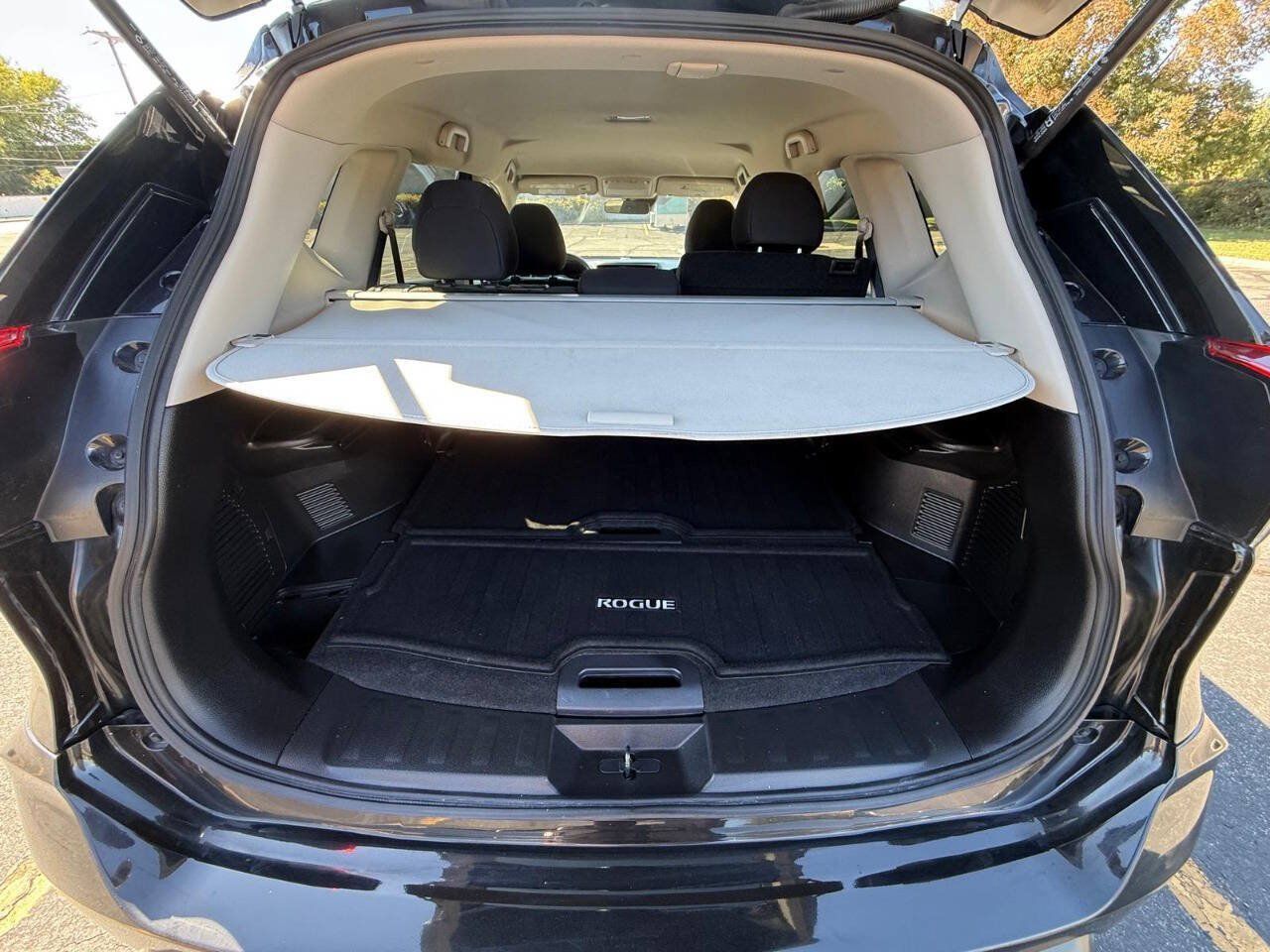 Used 2020 Nissan Rogue S w/ Special Edition Package FWD image 14