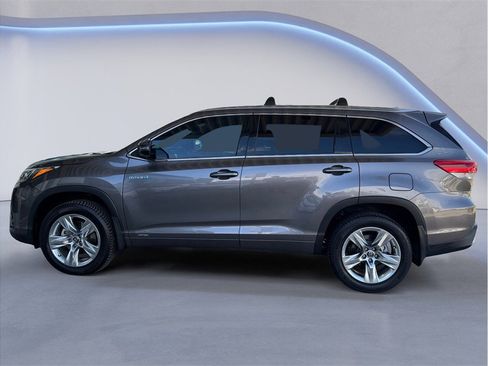 Used 2017 Toyota Highlander Limited image 3