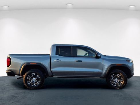 Used 2025 GMC Canyon AT4 image 5