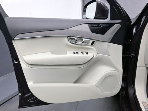 Used 2025 Volvo XC90 B6 Ultra w/ Protection Package image 10