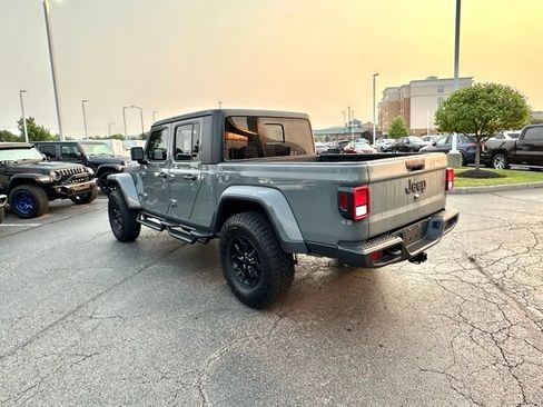 Used 2023 Jeep Gladiator Sport AWD/4WD image 11