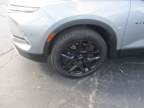Used 2023 Chevrolet Blazer LT w/ Convenience Package FWD image 4