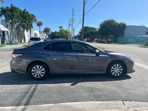 Used 2019 Toyota Camry L image 4