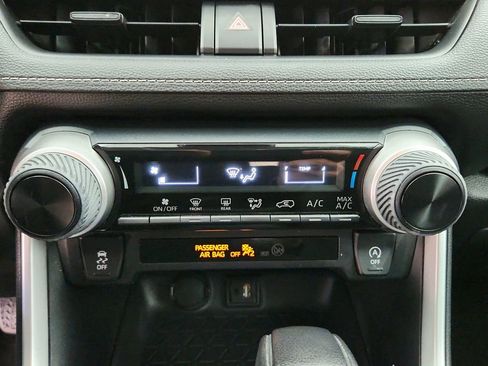 Used 2019 Toyota RAV4 LE w/ All Weather Liner Package AWD/4WD image 17