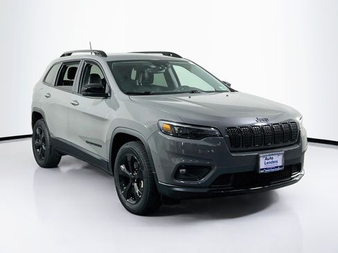 Used 2023 Jeep Cherokee Altitude Lux AWD/4WD image 3