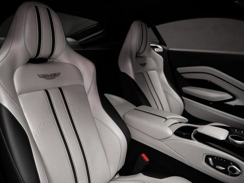 Used 2023 Aston Martin V8 Vantage Coupe RWD image 60