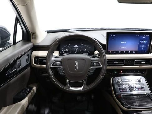 Used 2022 Lincoln Nautilus Reserve w/ Luxury Package AWD/4WD image 13