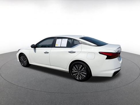 Used 2025 Nissan Altima 2.5 SV FWD image 8
