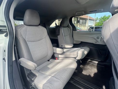 Used 2022 Toyota Sienna LE FWD image 15