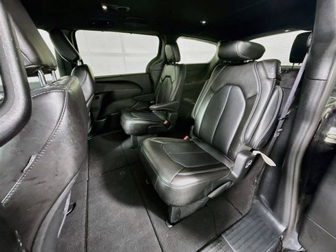 Used 2025 Chrysler Pacifica Select FWD image 10