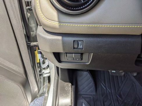 Used 2024 Chevrolet Colorado ZR2 w/ ZR2 Convenience Package III AWD/4WD image 30