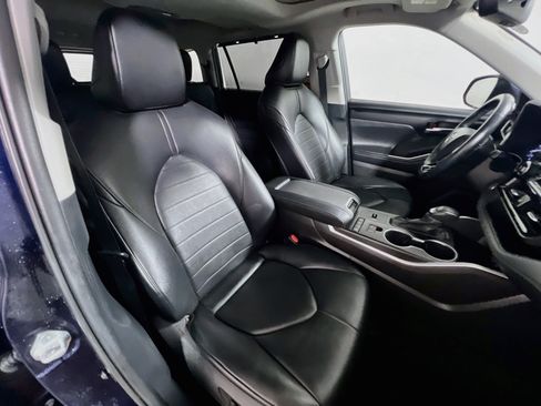 Used 2021 Toyota Highlander XLE FWD image 30