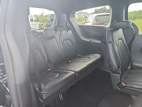 New 2026 Chrysler Pacifica Select image 17