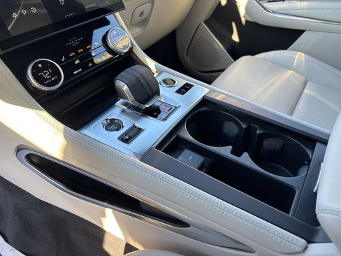 Certified 2025 Jaguar F-PACE R-Dynamic S image 13