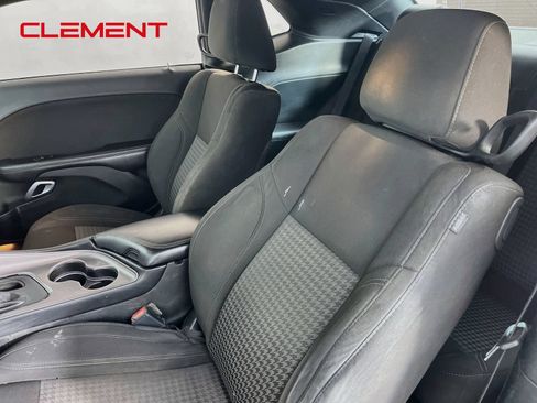 Used 2023 Dodge Challenger SXT RWD image 26