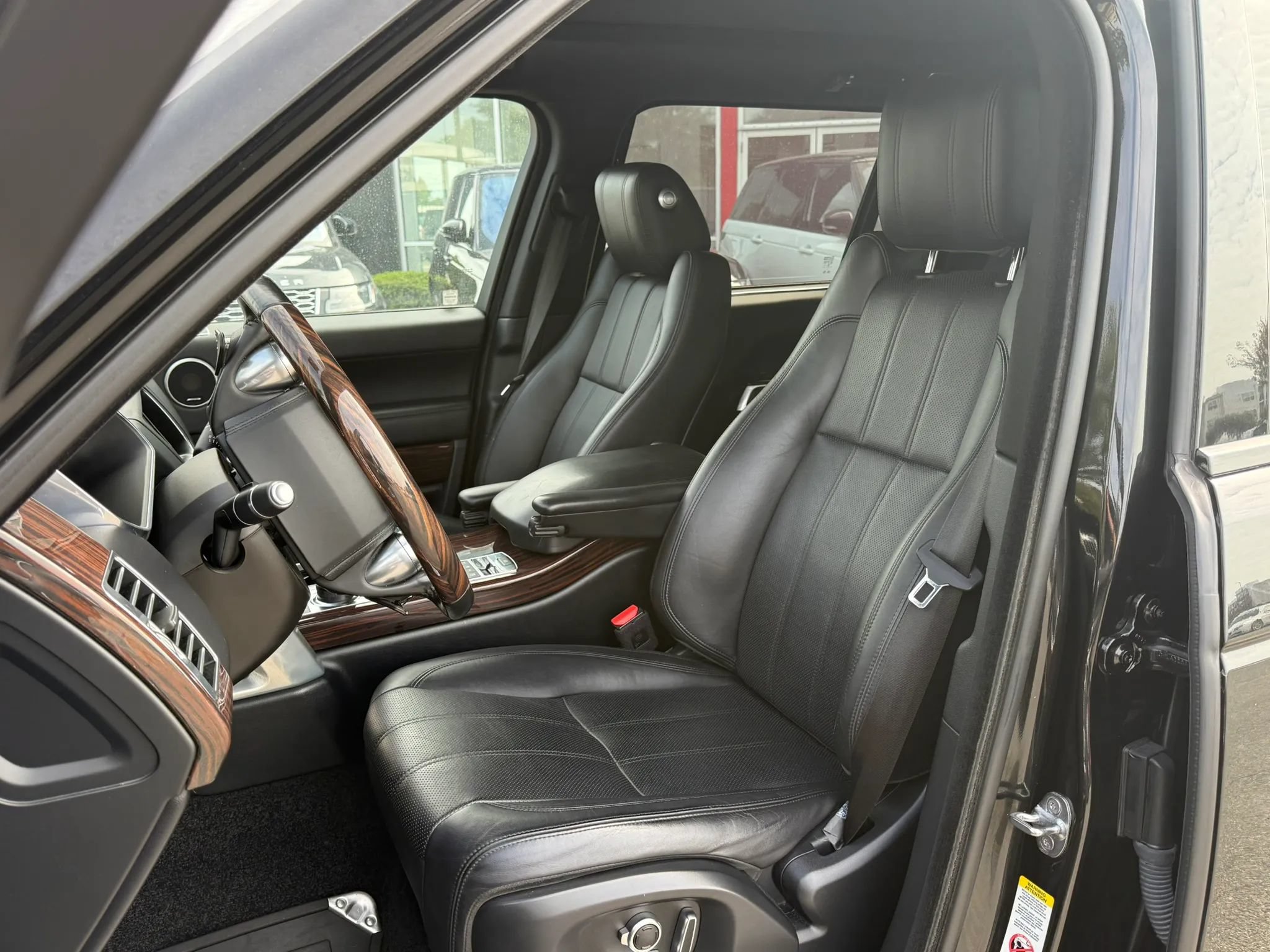 Used 2017 Land Rover Range Rover Long Wheelbase Supercharged AWD/4WD image 2