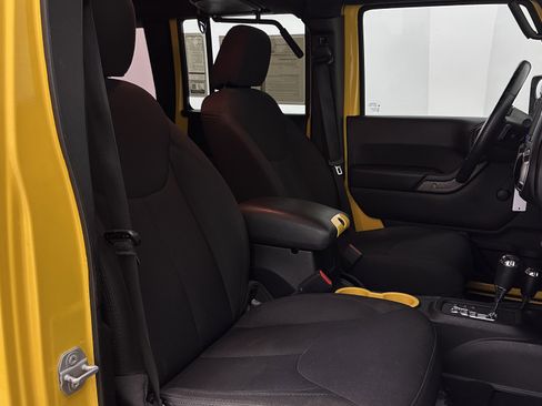 Used 2015 Jeep Wrangler Unlimited Sport w/ Connectivity Group image 29