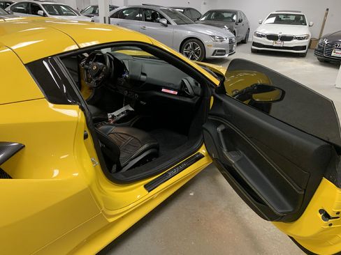Used 2017 Ferrari 488 Spider image 36