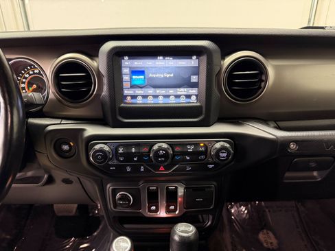 Used 2019 Jeep Wrangler Sport AWD/4WD image 19