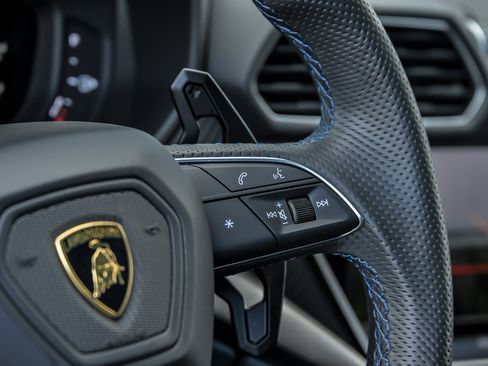 Used 2024 Lamborghini Urus S AWD/4WD image 35