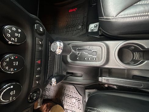 Used 2017 Jeep Wrangler Unlimited Rubicon AWD/4WD image 19