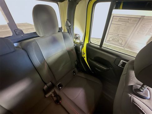 Used 2023 Jeep Gladiator Rubicon image 14
