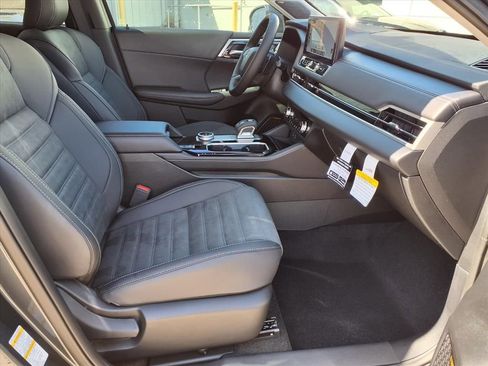 Used 2026 Mitsubishi Outlander SE FWD image 9