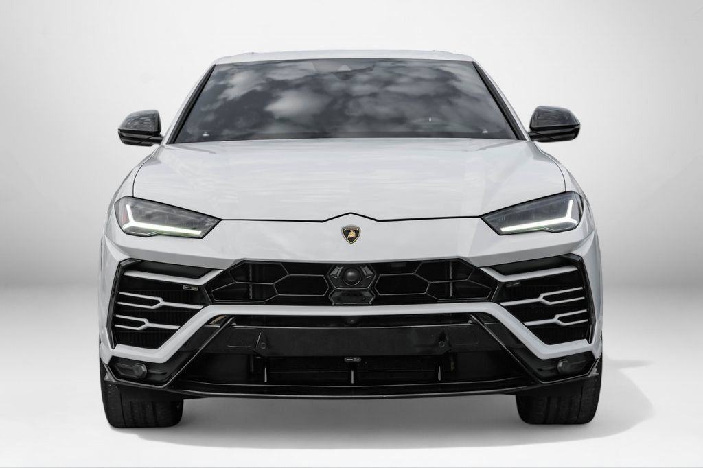 Used 2022 Lamborghini Urus AWD/4WD image 3