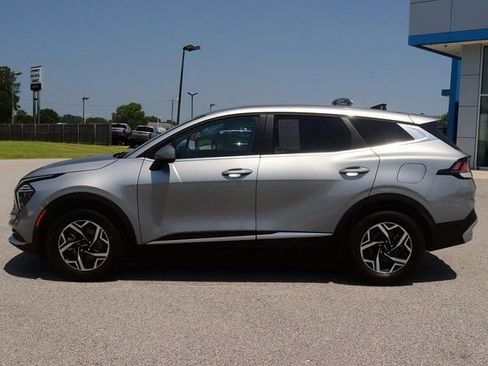 Used 2024 Kia Sportage LX image 4