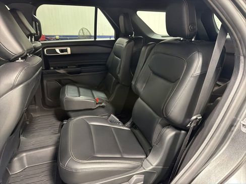 Used 2020 Ford Explorer XLT w/ Equipment Group 202A AWD/4WD image 12