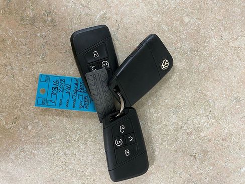 Used 2018 Volkswagen Tiguan SEL image 28